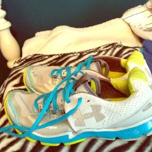 Under armor tennis shoes