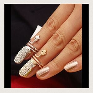 ✋RESERVED ✋Crystal embellished  midi ring.