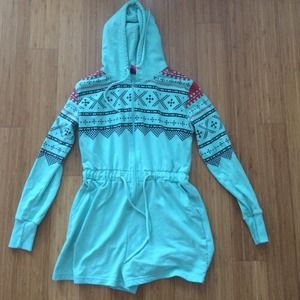 Long selves hoodie romper