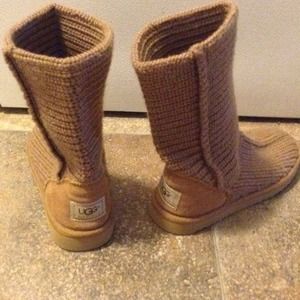 Knit uggs size 6 ON HOLD 🌸🌺