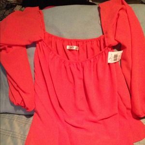 Cute off the shoulders top NWT. Price reduced