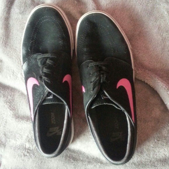Pink Swoosh Nike Janoskis