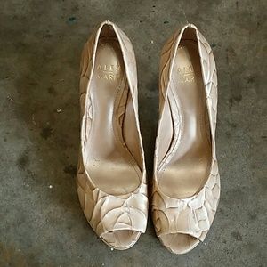Alex Marie pumps