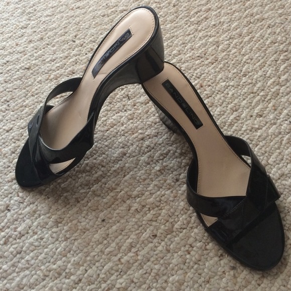 Adorable black patent Bandolino slide wedges