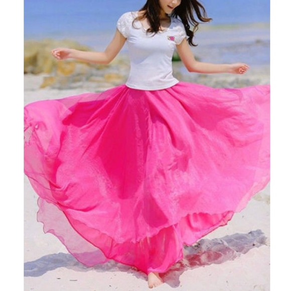 Dresses & Skirts - Bright pink skirt L