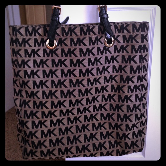 Black michael kors purse