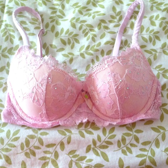 Victoria's Secret 32D bra RESERVED