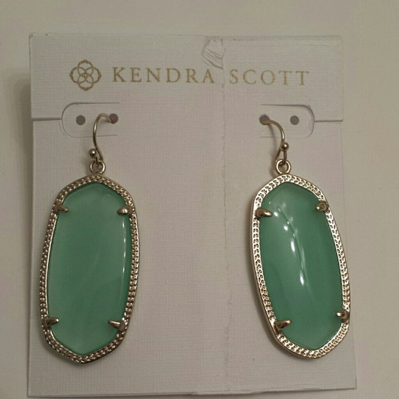 Elle Earrings in Chalcedony