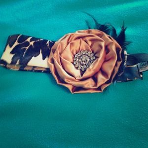 Reversible headband w/ detachable flower