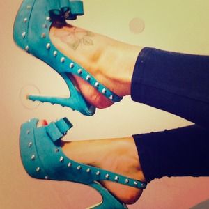 Gianni bini teal spike heels