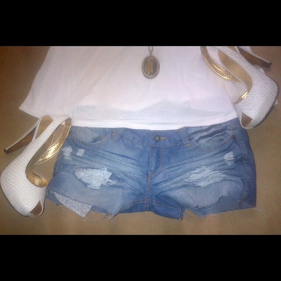 ✨Distressed Ripped Denim Shorts✨ - Picture 2 of 2