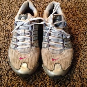 Nike Shox - Gray & hot pink