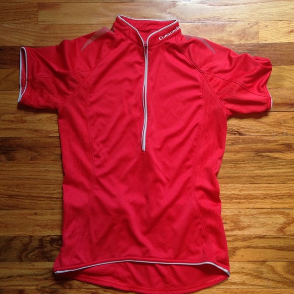 Red Cannondale bike jersey