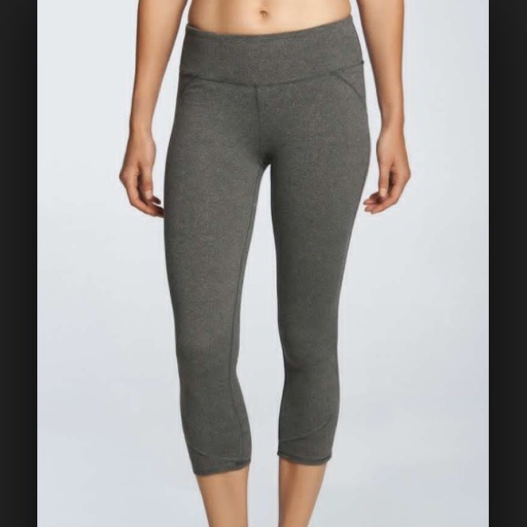 Fabletics Lima Capri (similiar to lululemon)