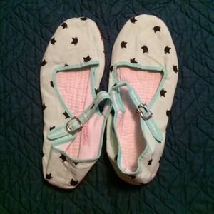 🚫SOLD🚫UO mint green w/ cat pattern flats