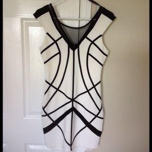 🚫🚫SOLD ON eBAY🚫🚫Black & White bodycon dress.