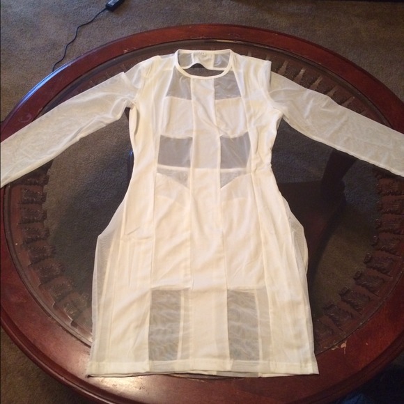 Dresses & Skirts - White club dress