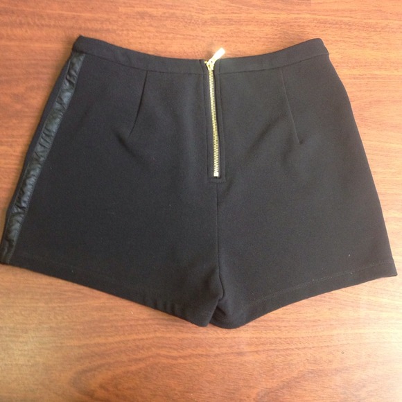 Forever 21 high waist shorts - Picture 2 of 3