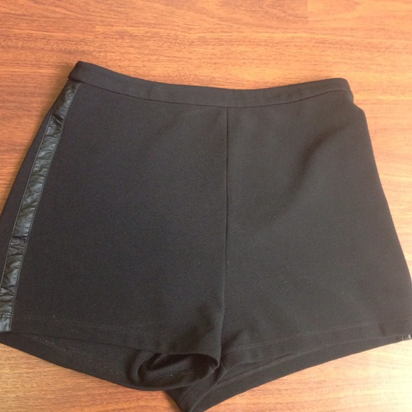 Forever 21 high waist shorts - Picture 3 of 3