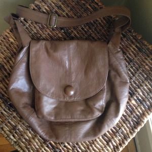 Handy cross body handbag