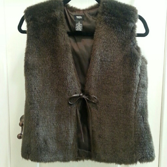 Dark Brown Faux Fur Vest - Picture 2 of 4