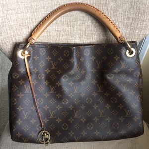 SOLD!!   LOUIS VUITTON~ ARTSY MM