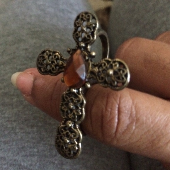$5! 🚫Must Bundle (3) $5 items to get deal!🚫Cute Cross Ring!!!