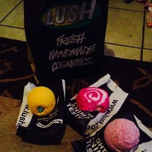 Lush cosmetics bath fizzies and melt