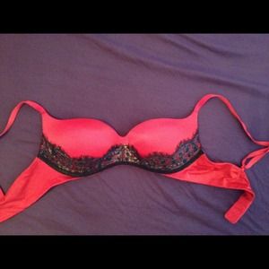 Red Victoria's Secret balconet bra in 32C