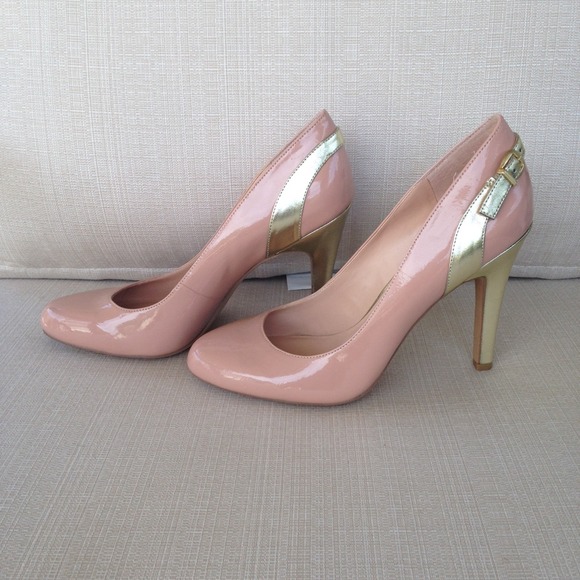 sole society Shoes - 🎉HP🎉Nude/ light pink pumps