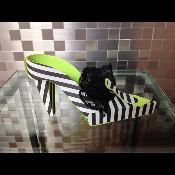 Beautiful handmade heavy duty paper shoe - Picture 4 of 4