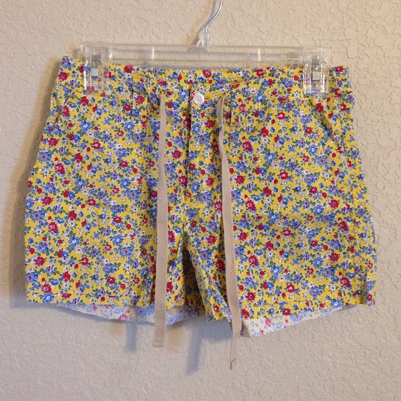 Floral shorts !