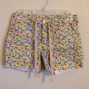 Floral shorts !