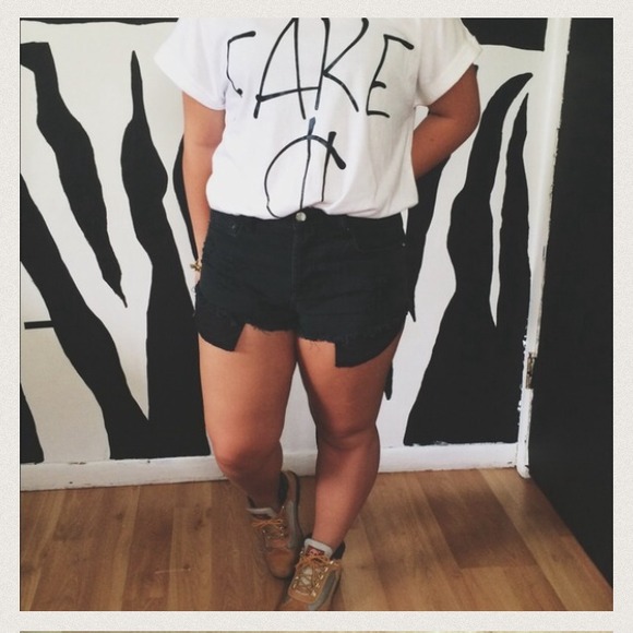 High-Waisted Shorts - Picture 3 of 3