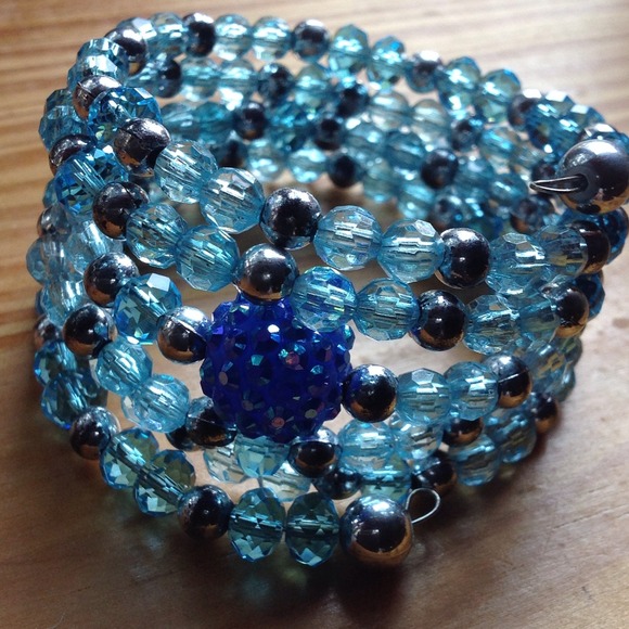 NWT 1 of a kind SKY BLUE GLASS BEADED BRACELET - Picture 2 of 2