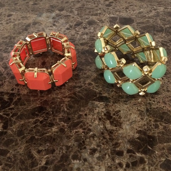 Set of two chunky costume bracelets