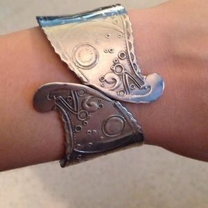 Sterling silver hinged bangle