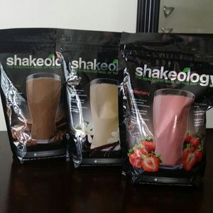 Shakeology Bags-Strawberry & Vanilla Available