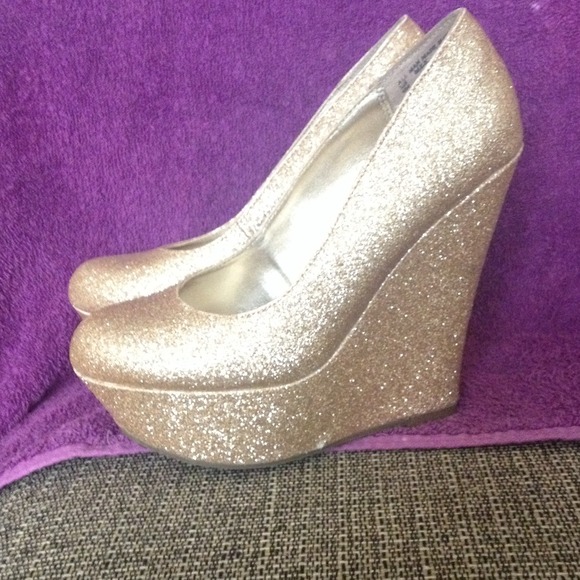✨Sparkly Wedge Heels✨