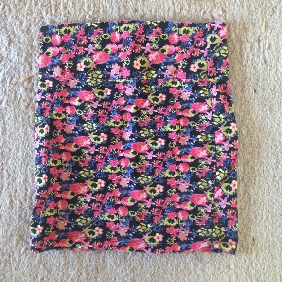 Floral tight skirt