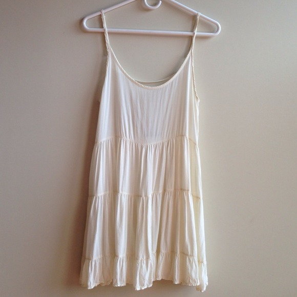 31 🅿️🅿️ Brandy Melville Cream Jada Dress