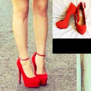 NEW!! Steve Madden Real Red Suede platform size 6.