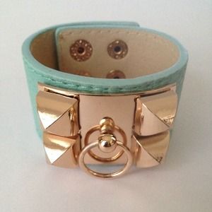 Mint Knob Studded Bracelet