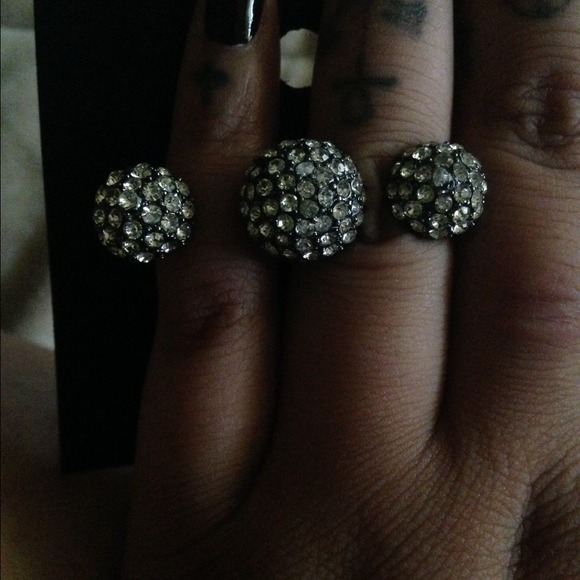 Ring - Picture 2 of 2