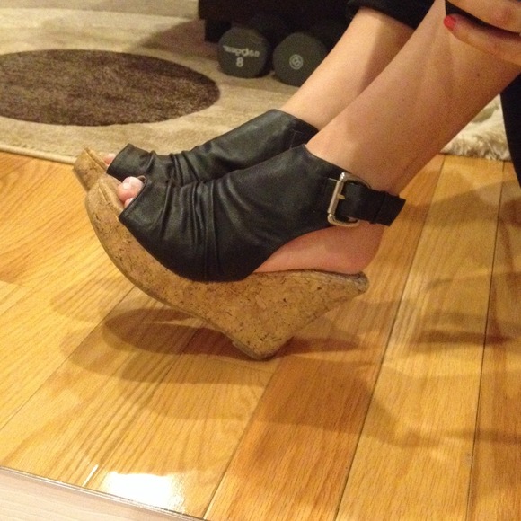 🚫SOLD🚫Strappy Wedges