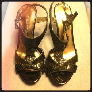 Super sexy black heels!