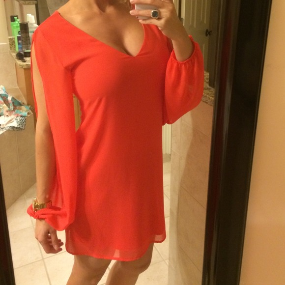 ⛔️Reduced⛔️Orangey Red slit sleeve dress