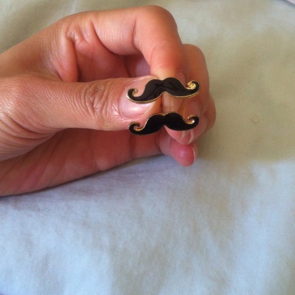 ✴️ FREE ✴️ with any other purchase! ✨Mustache hearings 💋