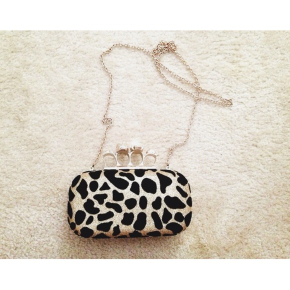 ❌SOLDCheetah Skull Knuckle Clutch Crossbody