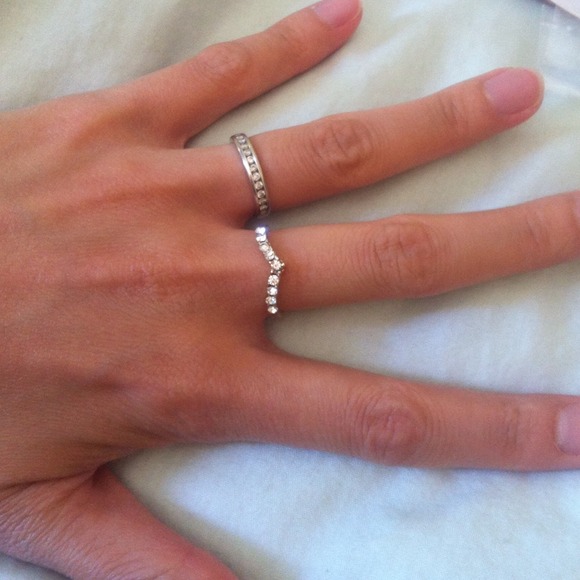 ❌SOLD❌ ✴️ FREE ✴️ with any other purchase! 💍 Cute ring ✨